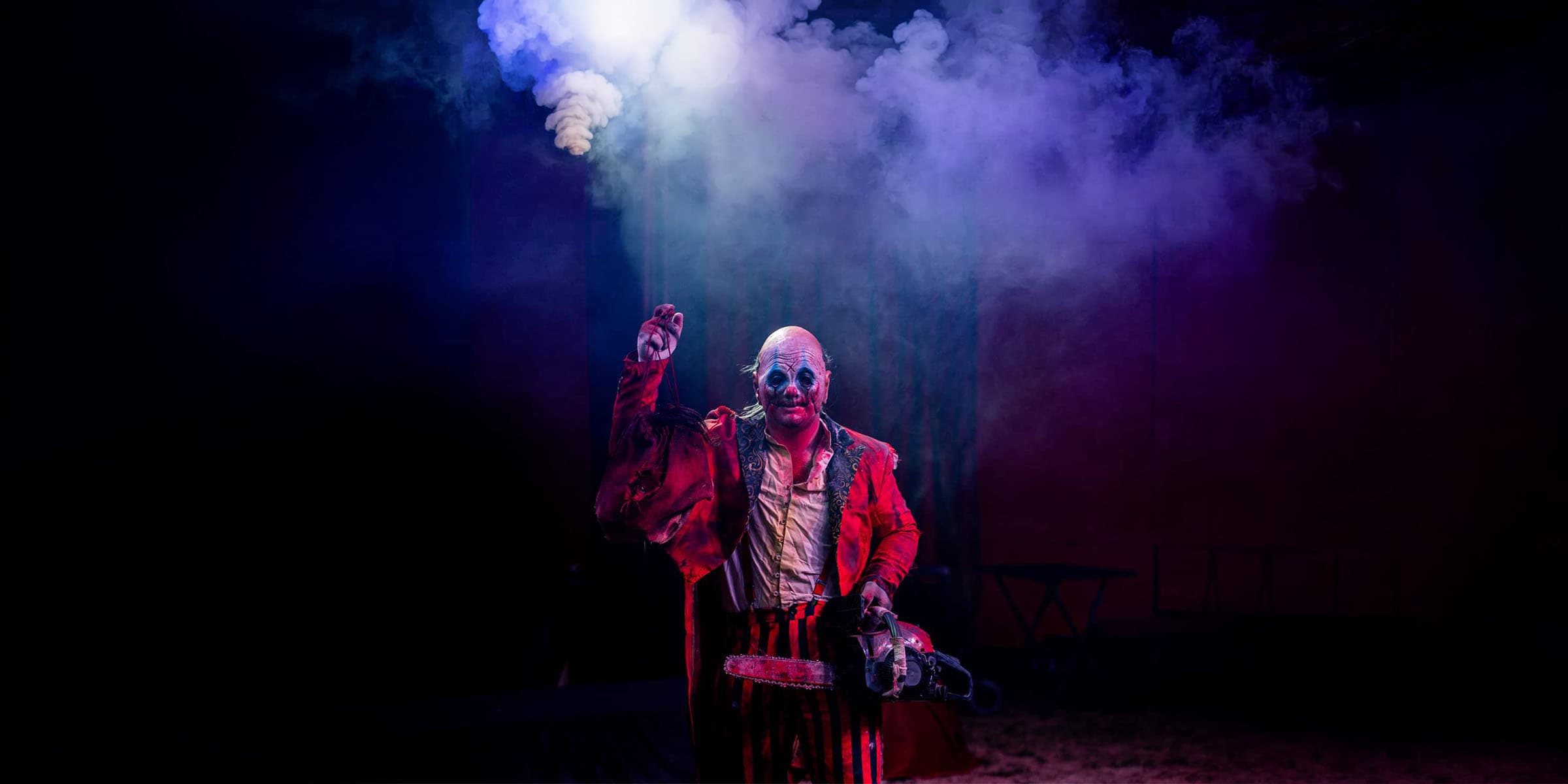 Horrorclown im Dunkeln
